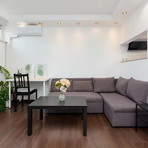 Grzybowska By Renters , Warszawa Polska